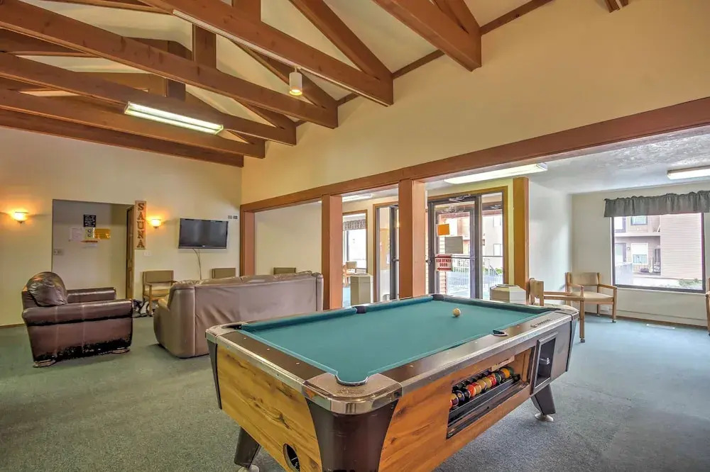 1/2 Mi to Brian Head Resort! Mtn-view Condo