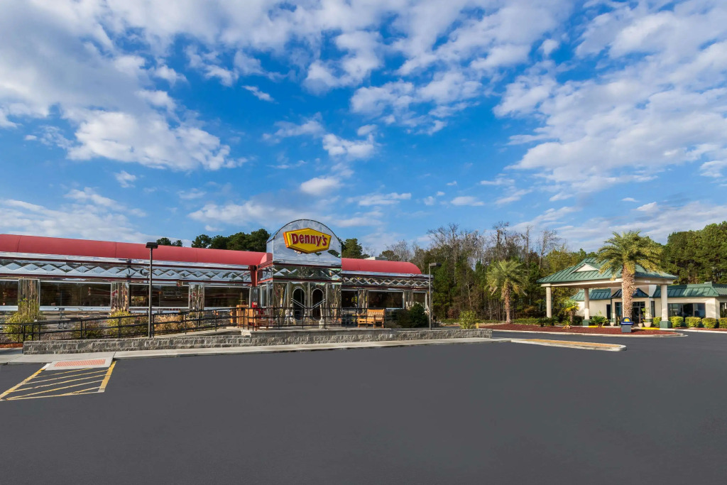 Days Inn by Wyndham Richmond Hill/Savannah