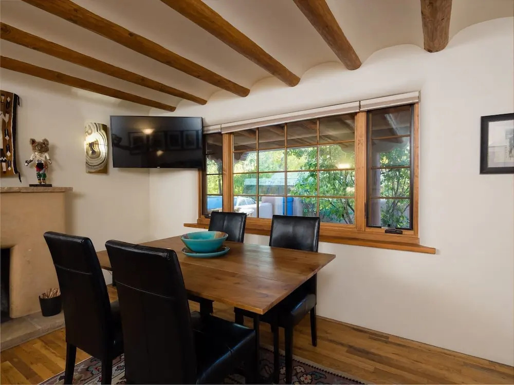 Casa Contenta - Charming East Side Family Home With Hot Tub, Walk to Canyon Rd