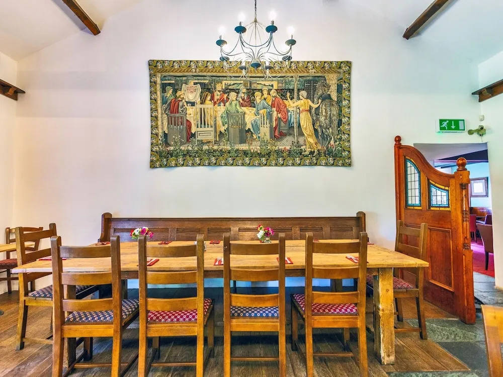 Holly Hill Inn