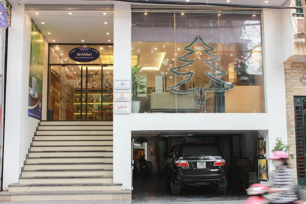 SinhPlaza