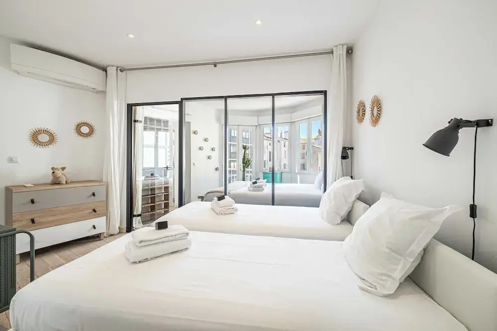 Cozy 2 Bedroom Apartment in the Heart of Cannes