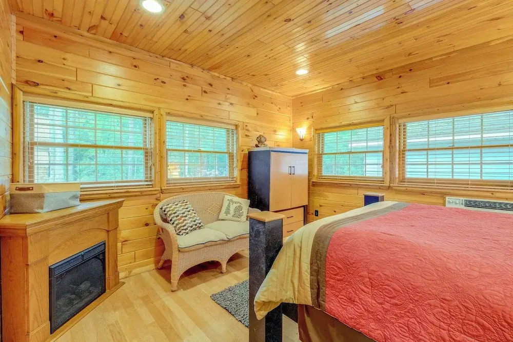 Rapid City Cottage w/ Patio Near Beach Access!