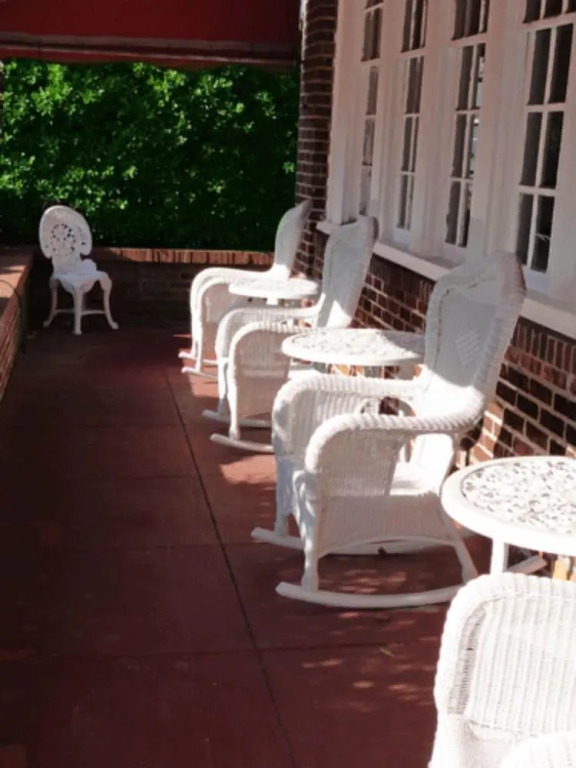 Plymouth Inn