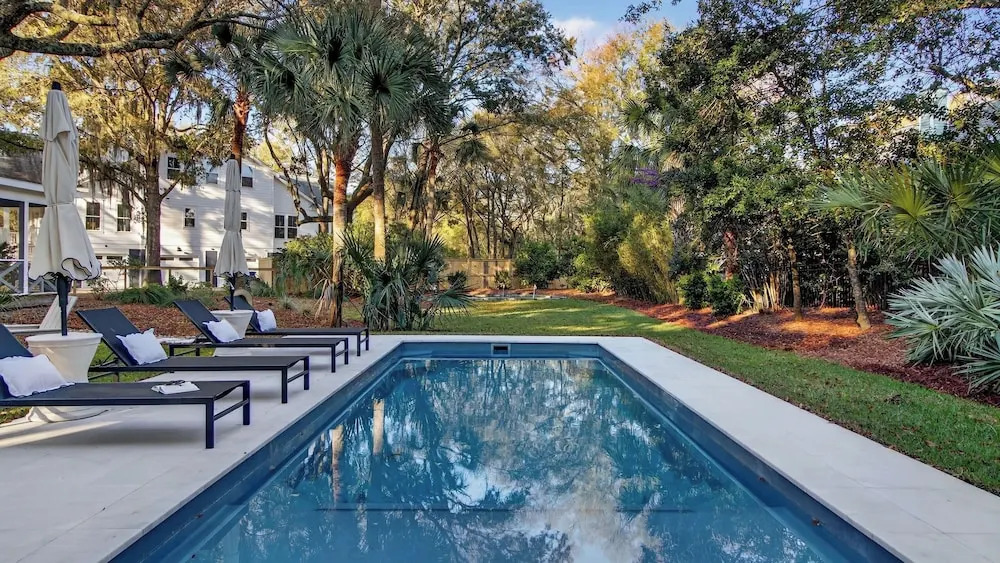 Sparrow Haus by Avantstay Luxe Isle of Palms Retreat Pool + Firepit + Outdoor Lounge
