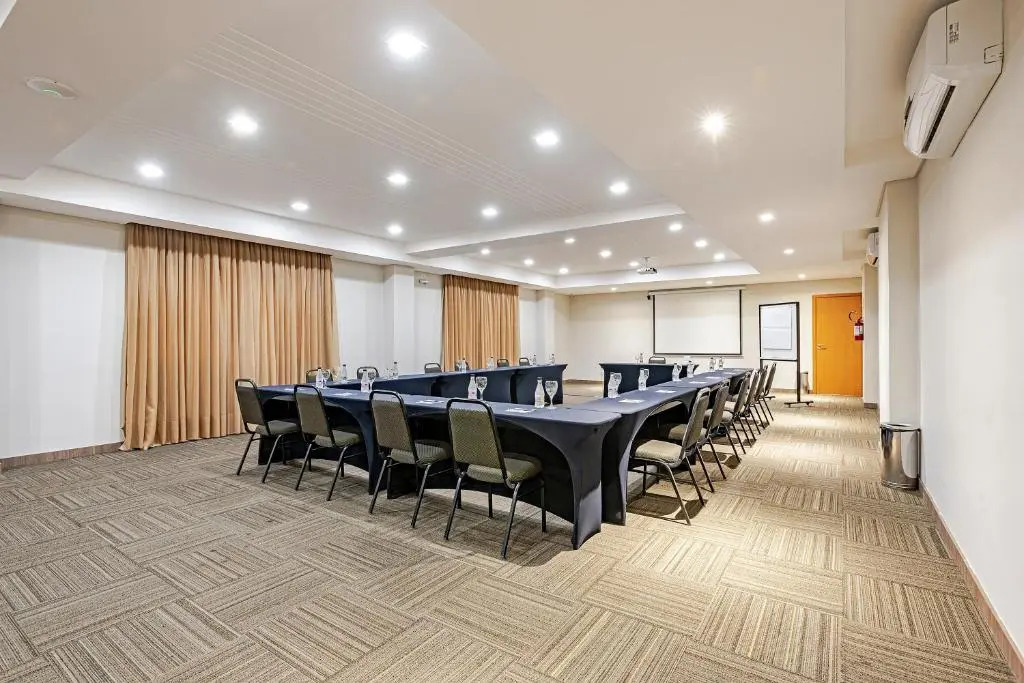 Slim Hotel Curitiba Av das Torres