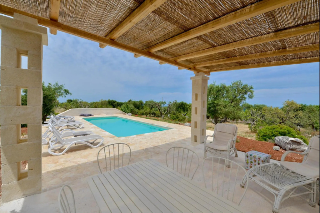 Trullo Albamarina with sea view Pool