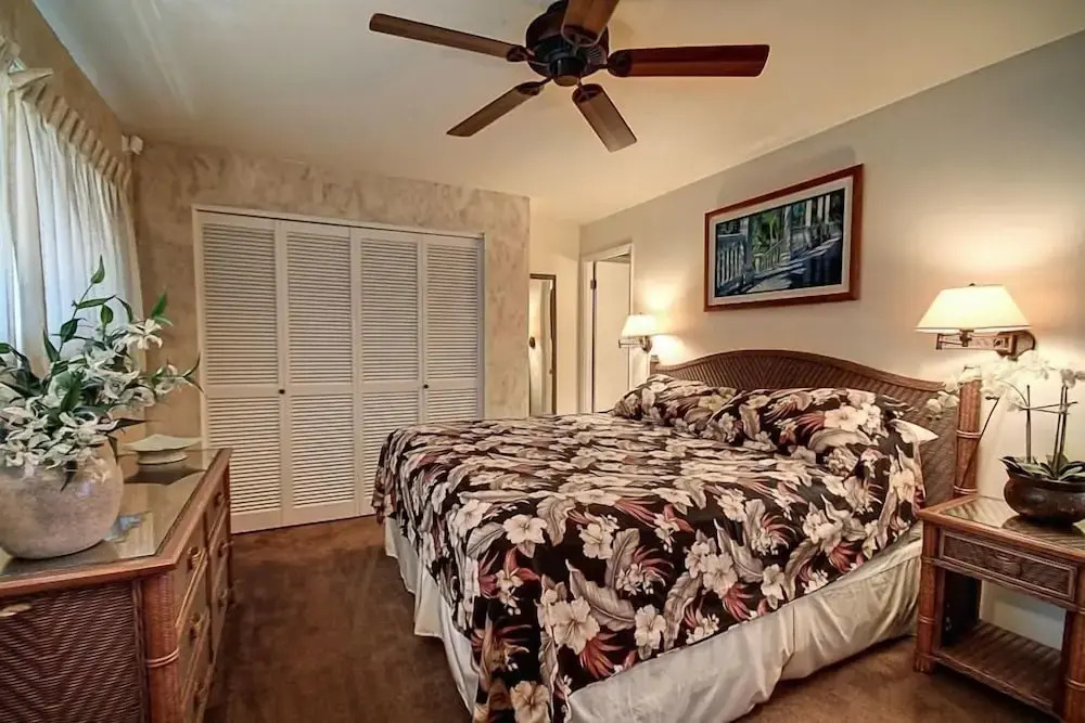 Kihei Beach, #307 1 Bedroom Condo by RedAwning