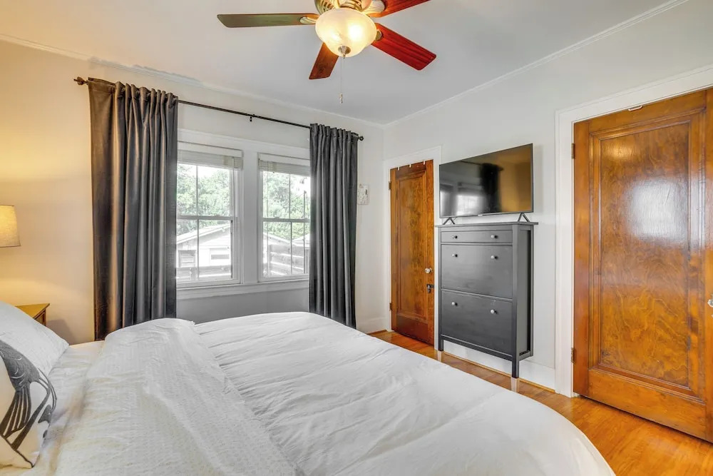Charming Louisville Retreat w/ Patio & Fireplace!