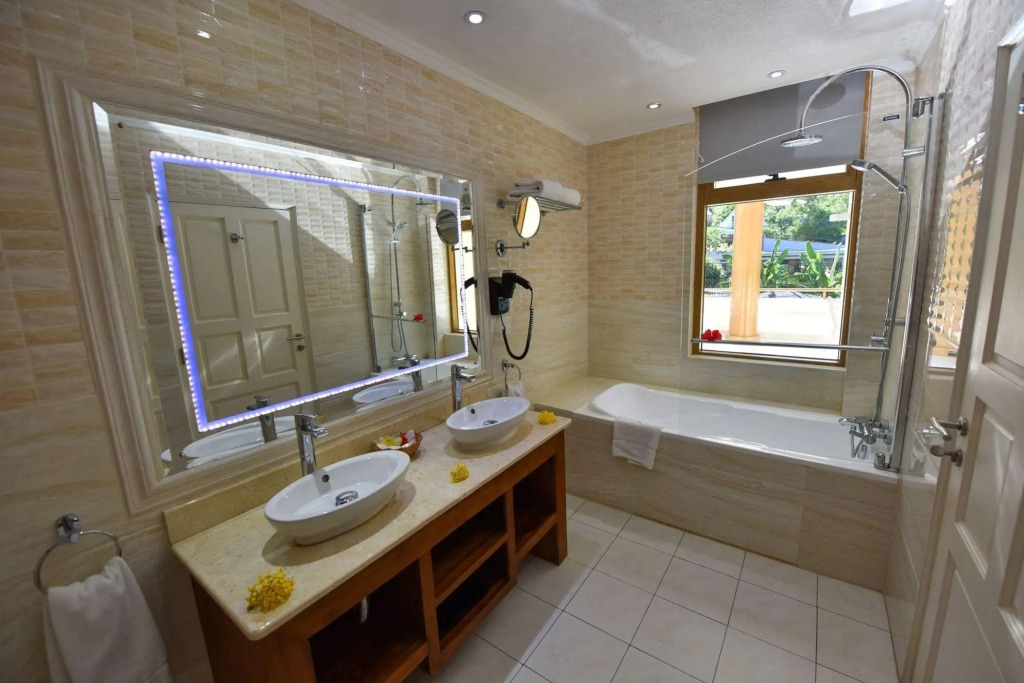 Crown Beach Hotel Seychelles