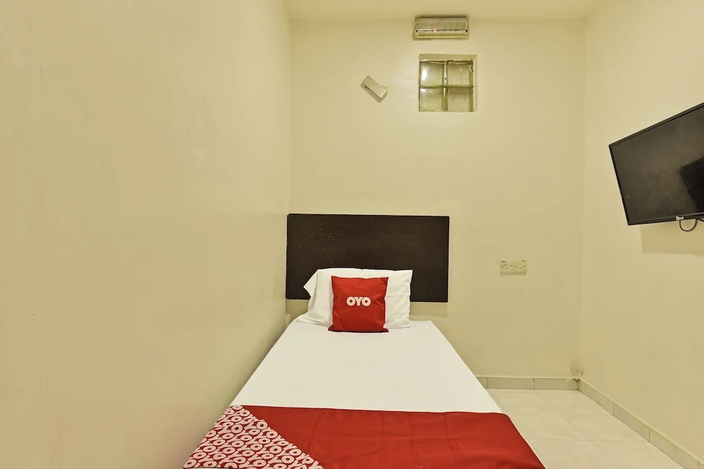 OYO 90806 Rumah Tumpangan Laut Selatan