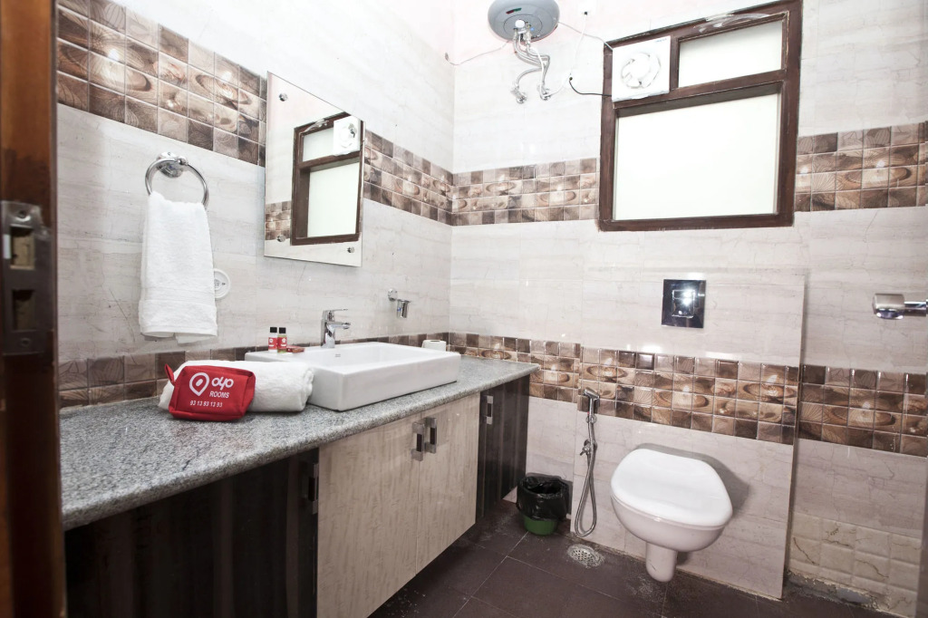 OYO Rooms Huda City Center Market District
