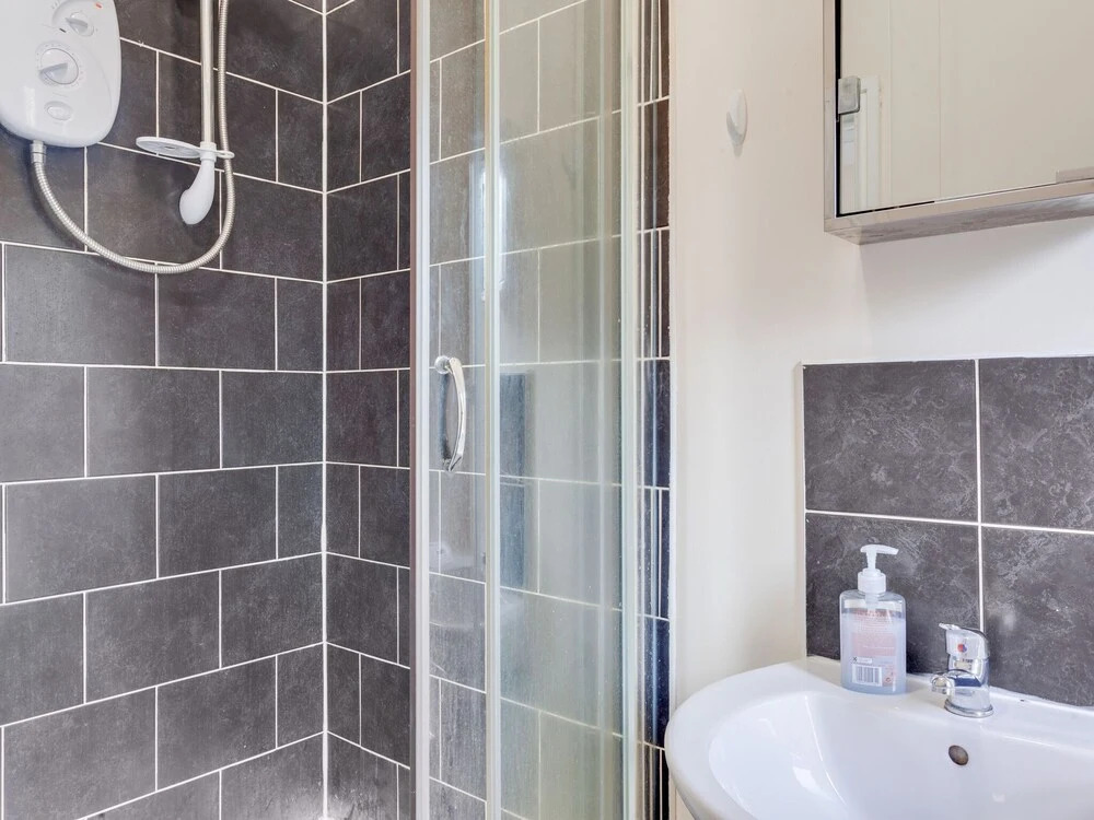Restful Apartment in Coventry Near Fargo Village