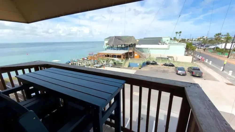 Bayfront W/docks & Fish 3 Patios Prime Location 2 Bedroom Apts