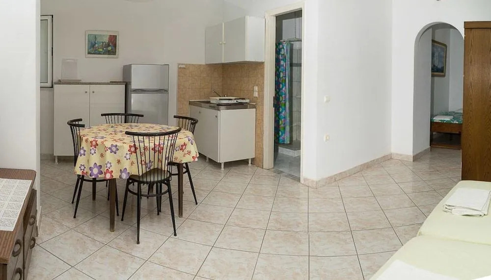 Annas Studios & Apartments