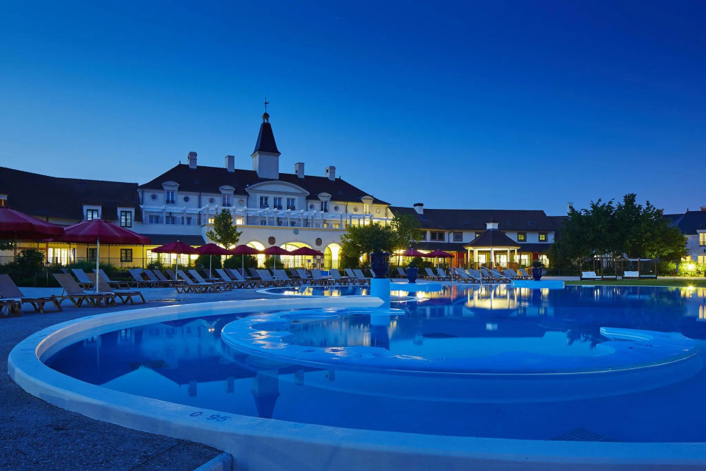 Отель Marriott Village dIle-de-France