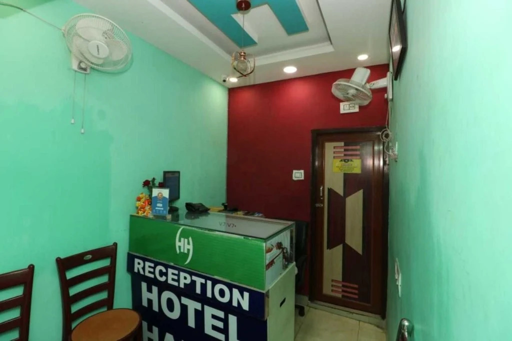 Oyo 89261 Hotel Happy