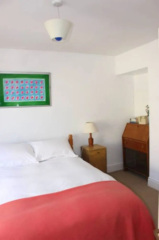 Quirky 3 Bedroom Artist's Home