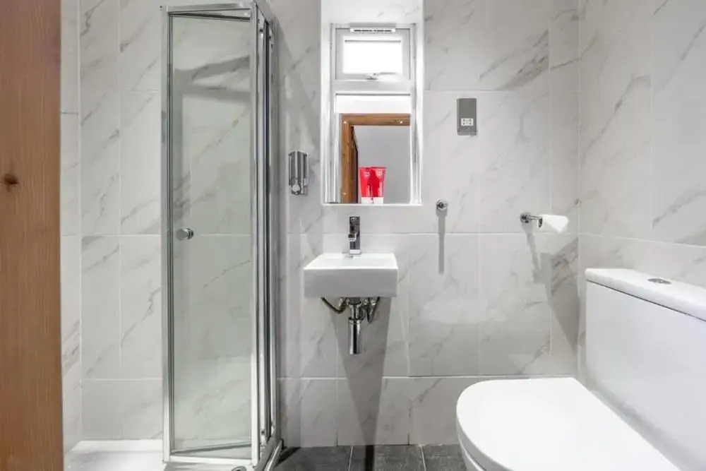 5-bed House - Sleeps 10 - Garden - Parking