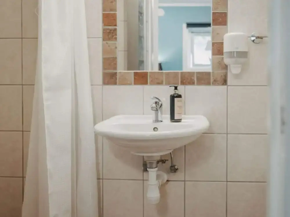 Nice 4-star Hotel Room With Free Breakfast