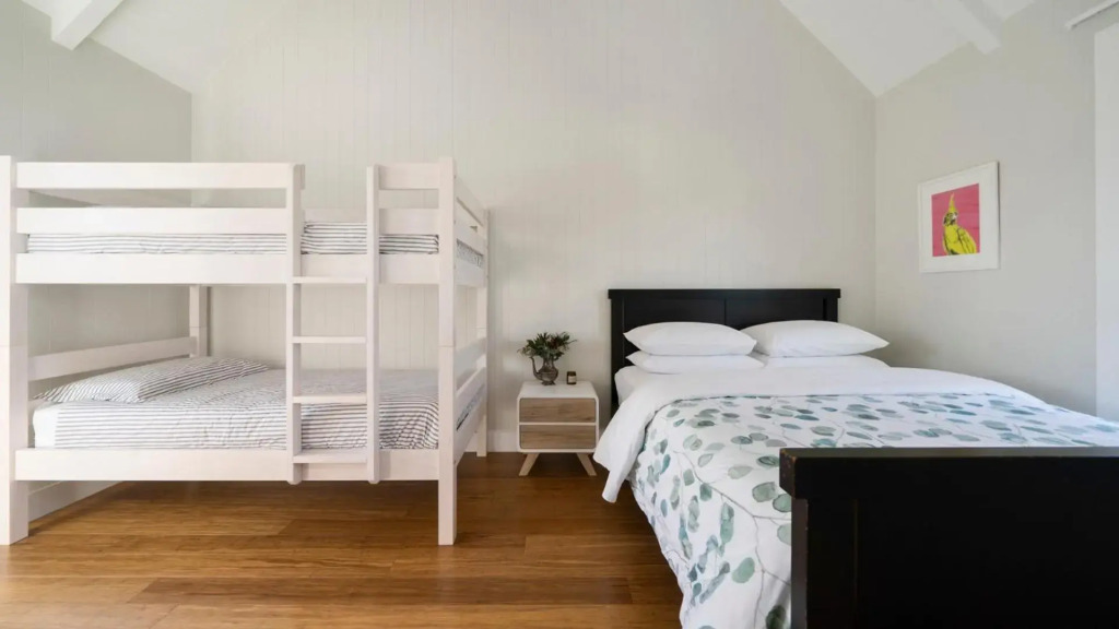 Te Whare Hipi - Martinborough Holiday Home