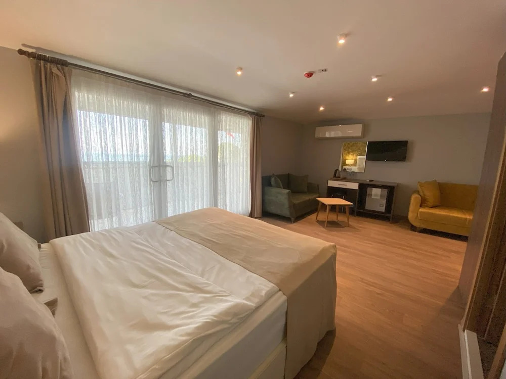 The Alarga Premier Hotel