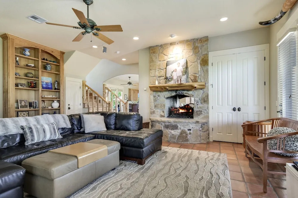 The Authentic Atx Experience Estate 5 Bedrooms 5 Bathrooms Home