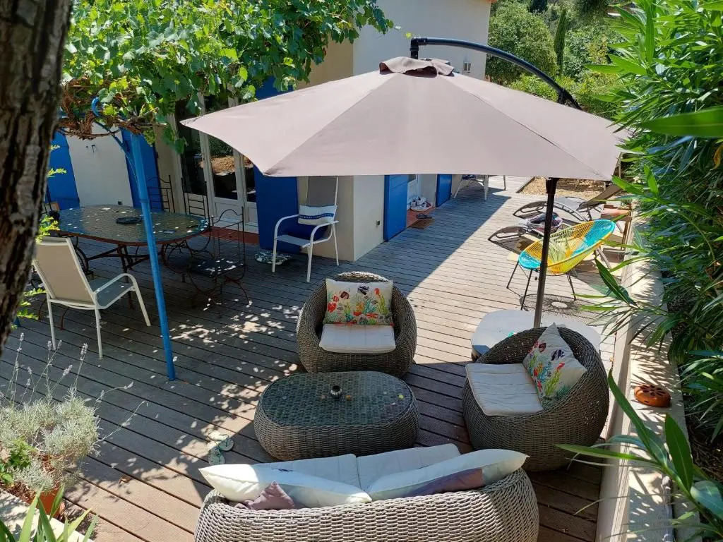 Bormes les Mimosas, Hameau de Cabasson, à 400m de la mer et du fort de Bregançon, Villa classée 3 étoiles, de 2 à 8 personnes