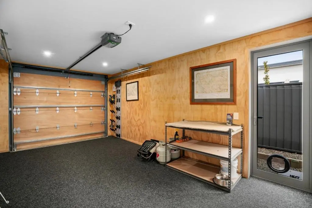 Carefree on Cleland - Wanaka Holiday Home