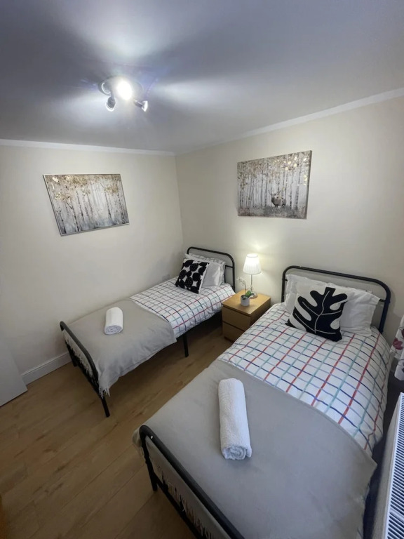 Spacious one Bedroom Apartment With Free Parking