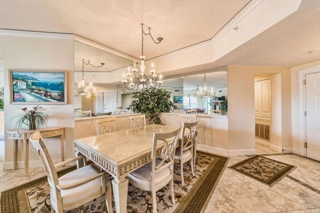 Hampton 6107, 2 Bedroom, Sleeps 6, Large Pool, Oceanfront View