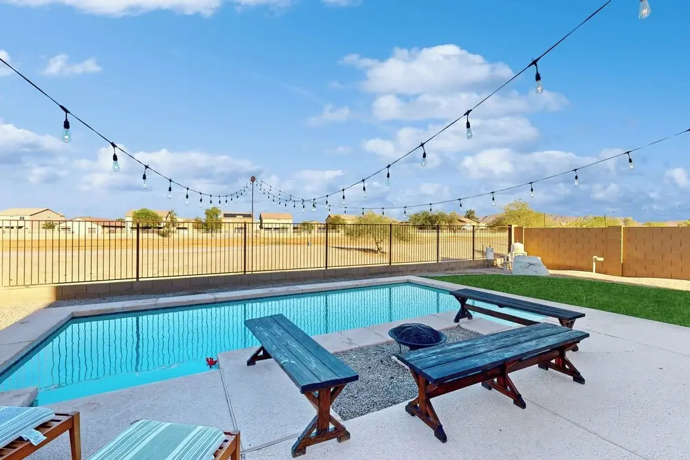 Hot Tub & Game Room: Poolside Paradise in Phoenix!