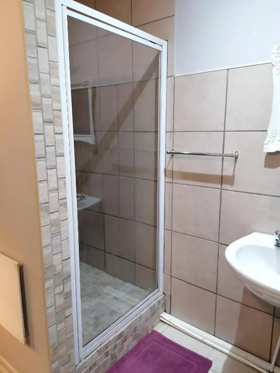 Lovely 1-bedroom apartment with secure parking