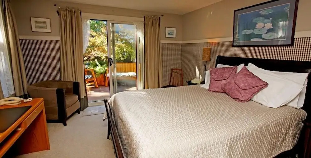 Buffaloberry Bed & Breakfast