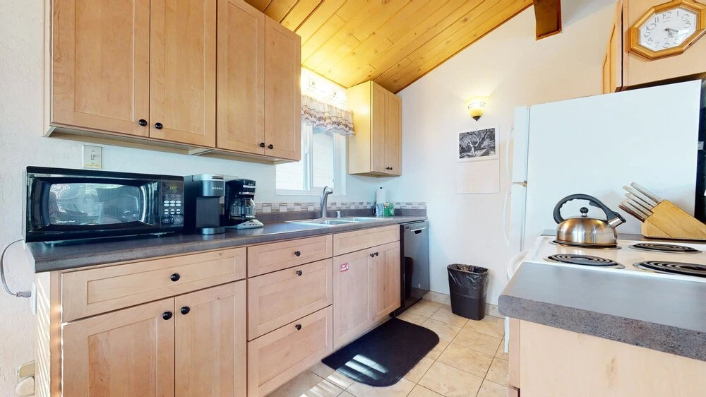 Timberline 44 Cozy and Quiet, Corner Unit, Lots of Natural Light by RedAwning