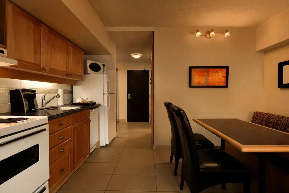 Mountain Side Hotel Whistler by Executive