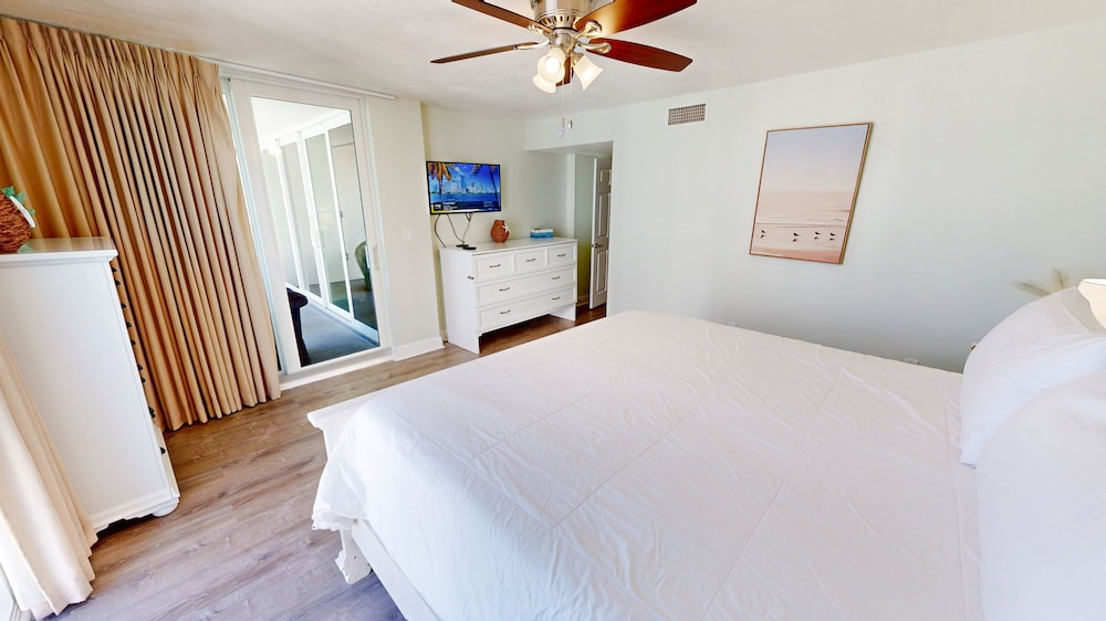 Shoreline Towers 2082 2 Bedroom Condo