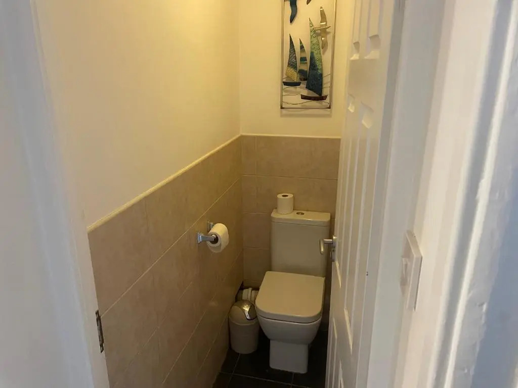 River House 2BR 1 bathroom downstairs toilet Parking St Neots Town Centre