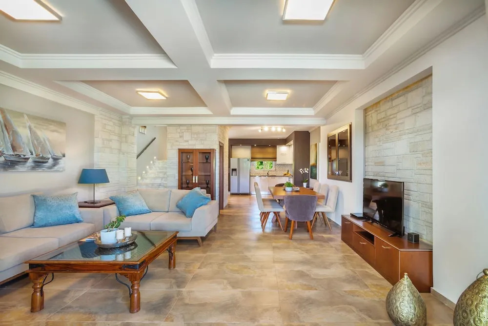 Sunny Villa Tria