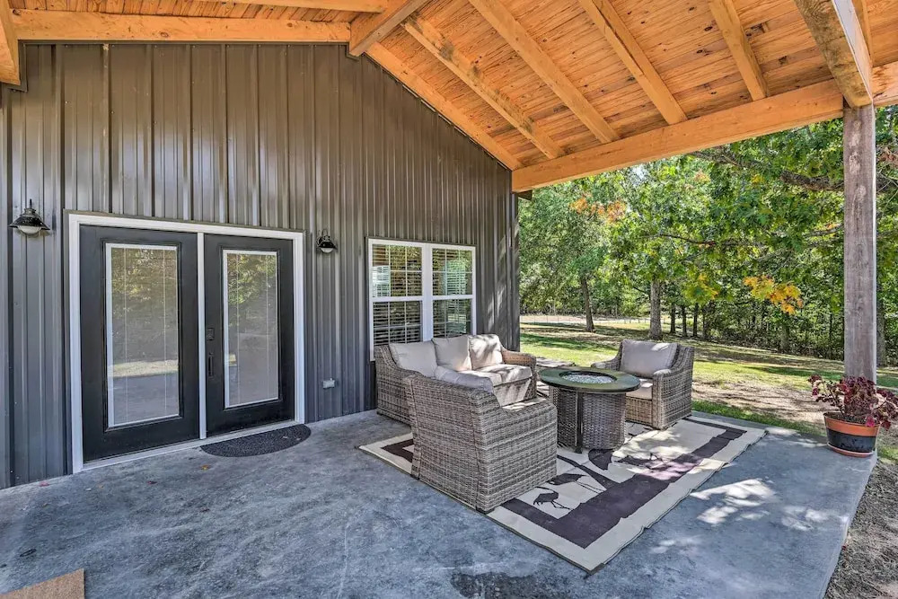 Cozy Tennessee Country Retreat on 5 Acres!