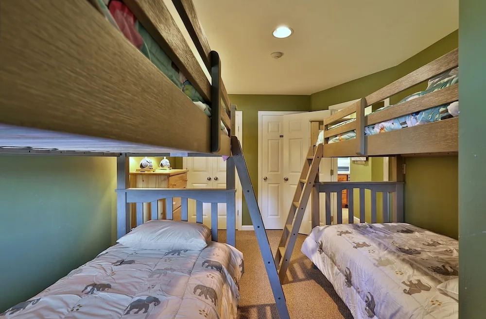 The Pico Escape: 3br/2ba Ski On/ski Off At Pico Mountain. Close To Killington. 3 Bedroom Condo