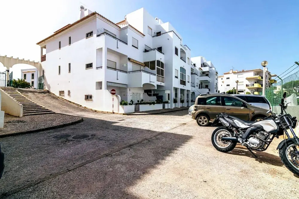 Holiday 1 Bed Apartment With Pool in Albufeira