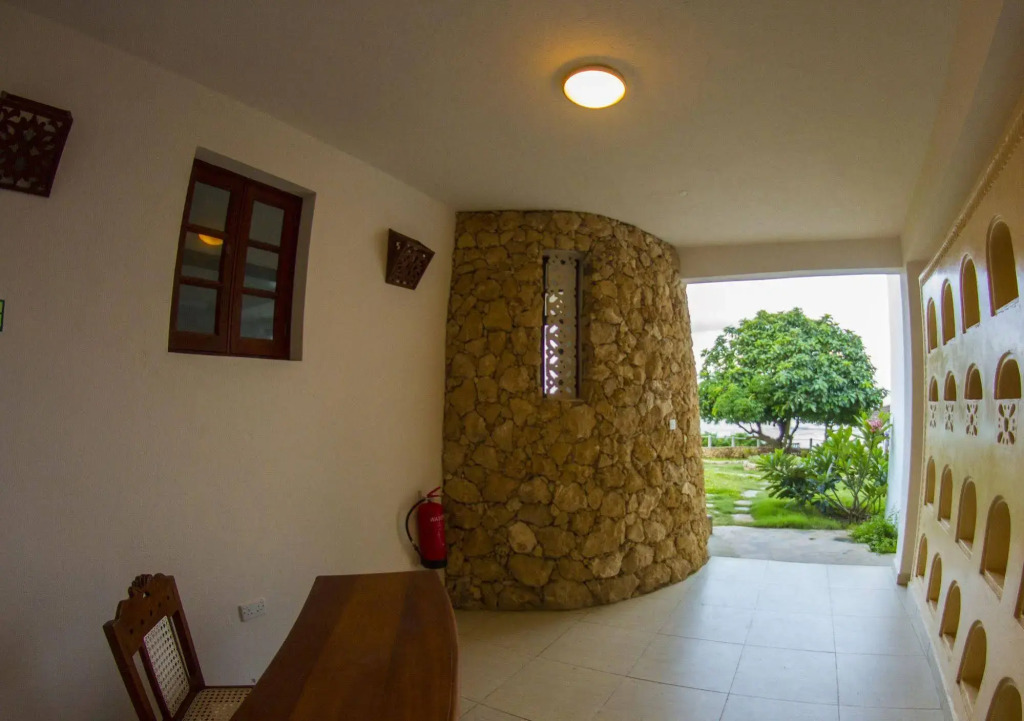 HillPark Hotel - Tiwi Beach