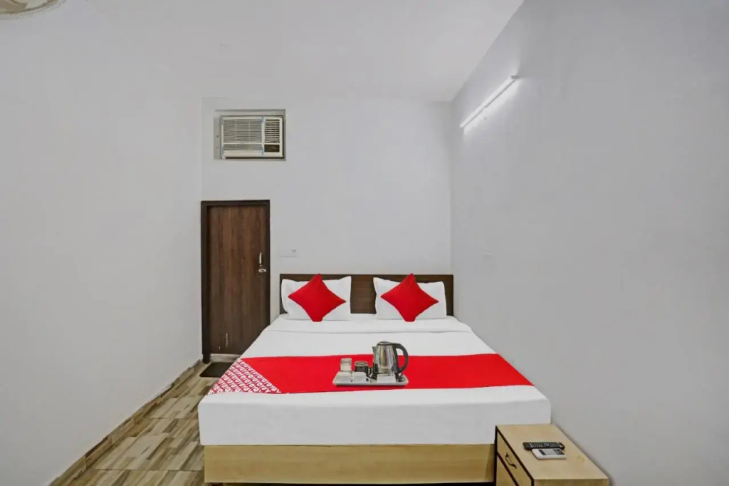OYO Hotel Nirvan Near Jahangirpuri Metro Station