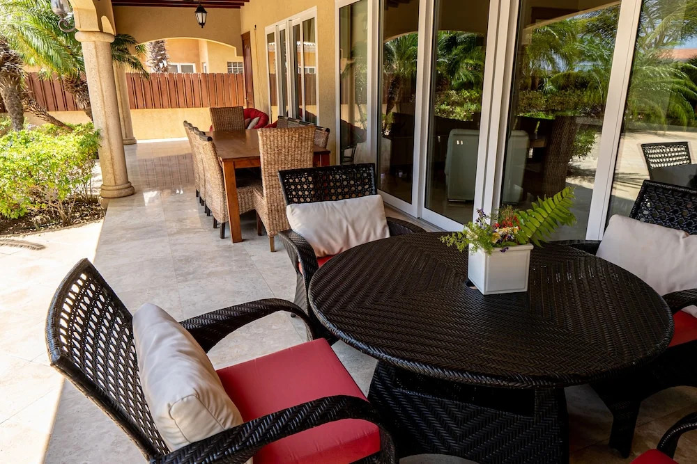 Malmok Luxury Villa