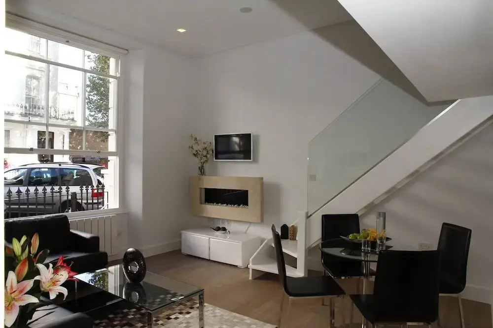 3B Princes Square Luxurious Wonderful Double Bed Apartment