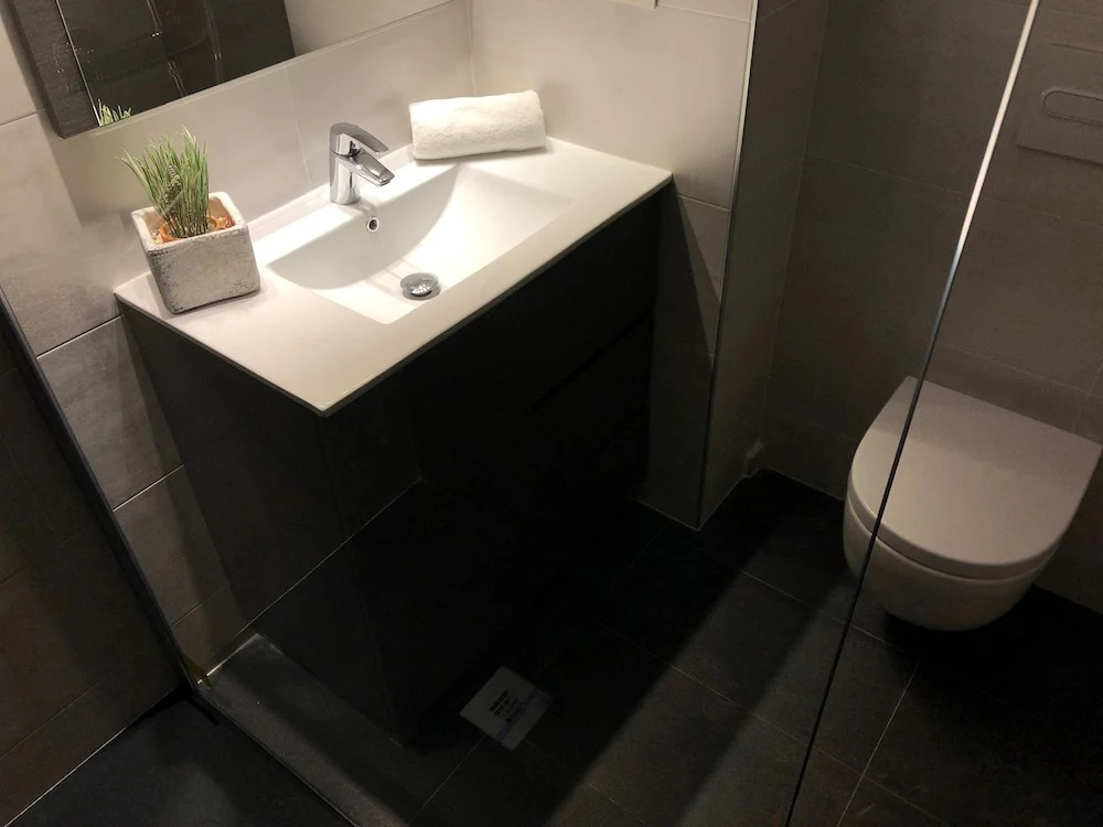 T&H Novelty 415 Family Apartment
