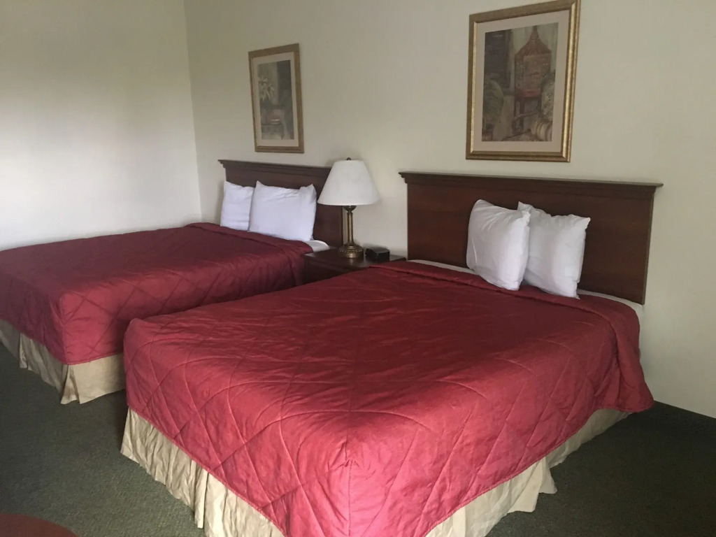 Parkside Hotel & Suites