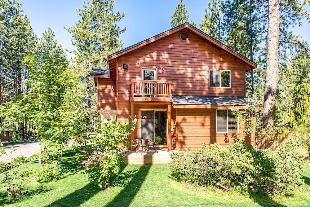 Large 4br W/ Pool, Fenced Backyard - Bike To Beach 4 Bedroom Home