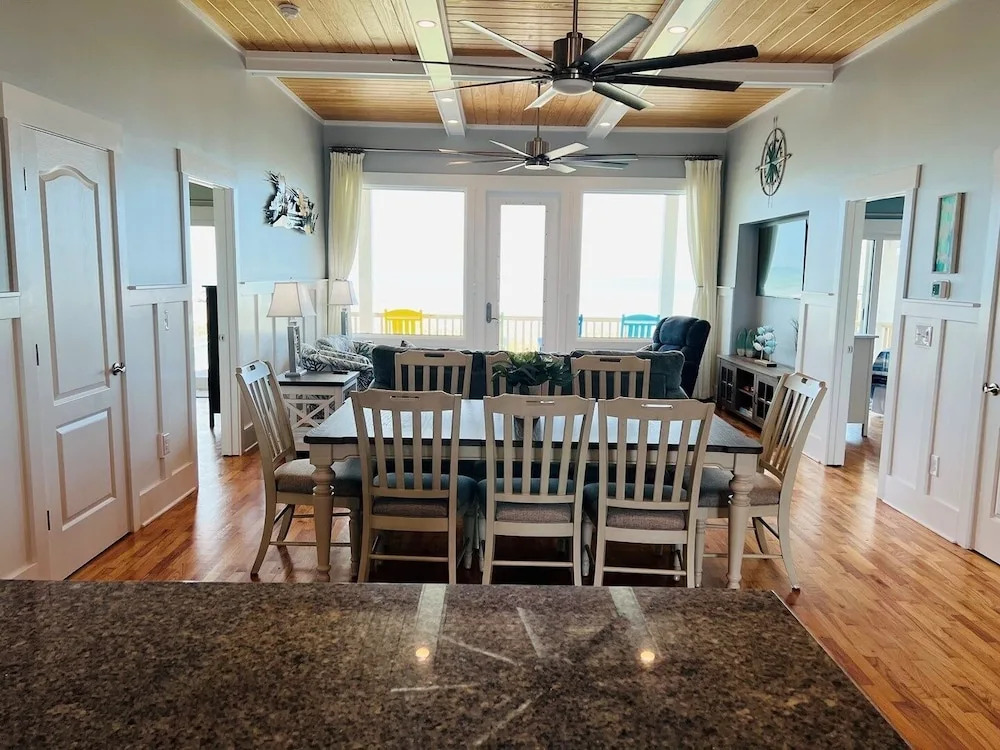 Holden R Breath 4 Bedroom Home by RedAwning
